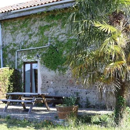 Le Pigeonnier @ Le Prielle *